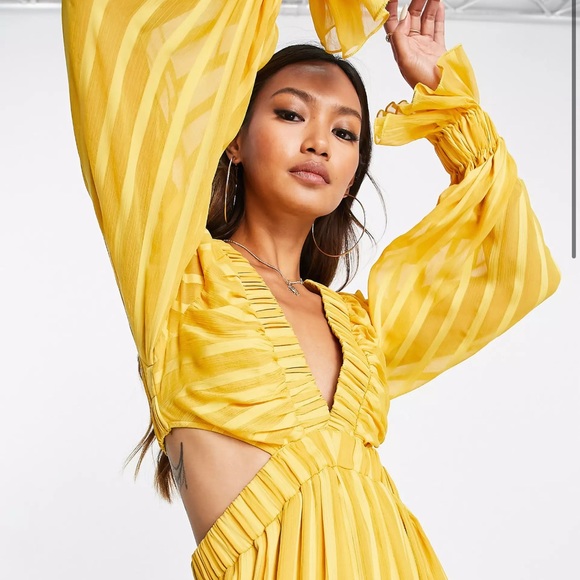 ASOS DESIGN plunge maxi dress with cut out detail - Picture 4 of 11